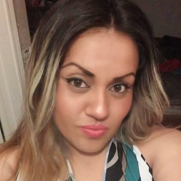 Meet your Posher, Claudia - Picture 2 of 2